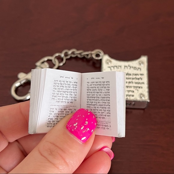 The Book of Psalms in a Keychain - Picture 2 of 4